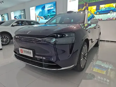 AITO 问界 AITO M9 · 2025 год