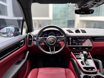 Porsche Cayenne Hybrid 2023, 50000 км, за 428700 CNY - фото 12