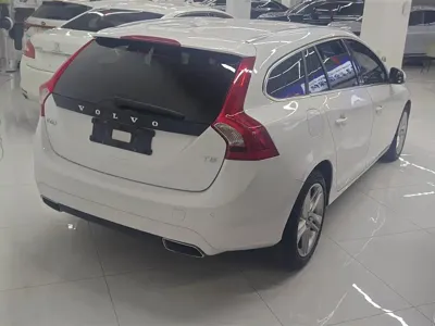 Volvo V60 2015, 40500 км, за 61100 CNY