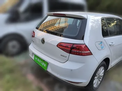 Volkswagen Golf 2016, 34400 км, за 56838 CNY