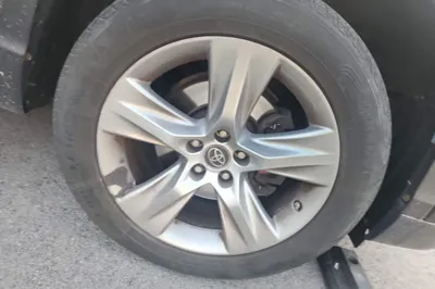 Toyota Highlander 2017, 112800 км, за 97602.05 CNY - фото 8