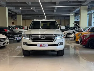 Toyota Land Cruiser 2018, 140000 км, за 468000 CNY