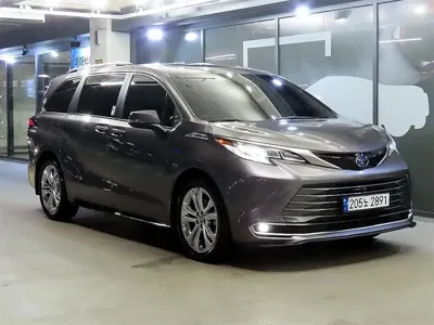Toyota Sienna · 2023 год