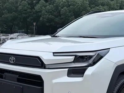 Toyota RAV4 2026, 7000 км, за 176000 CNY - фото 9