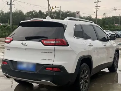 Jeep Cherokee 2021, 79900 км, за 68000 CNY - фото 7