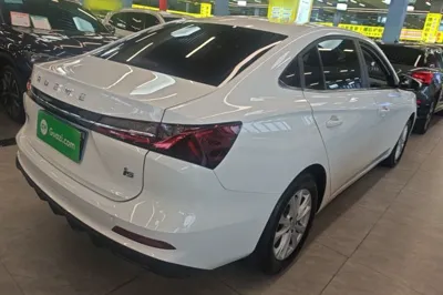 Roewe i5 2023, 3600 км, за 63669.78 CNY - фото 6