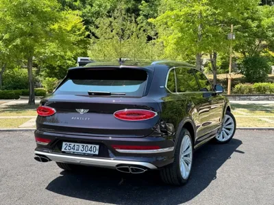 Bentley Bentayga 2024, 6200 км, за 335000000 KRW