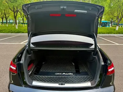 Audi A6L 2021, 85000 км, за 185799 CNY