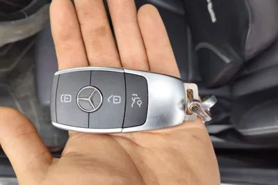 Mercedes-Benz C-Class 2019, 99600 км, за 102513.38 CNY - фото 20