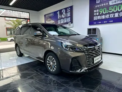 Buick GL8 2023, 52000 км, за 135800 CNY