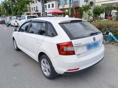 Skoda Rapid Spaceback 2016, 62900 км, за 42195 CNY