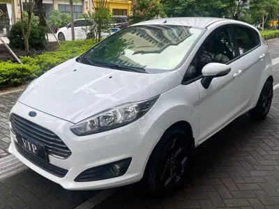 Ford Fiesta · 2015 год