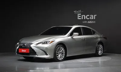 Lexus ES · 2021 год