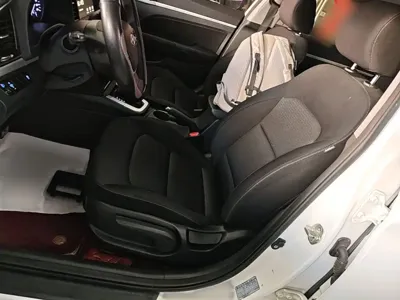 Hyundai Elantra 2017, 118000 км, за 32800 CNY - фото 11