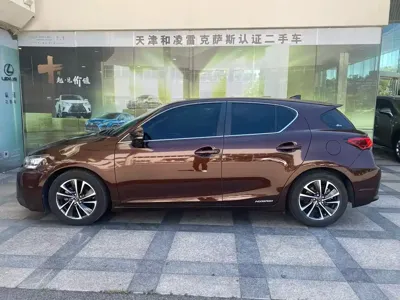Lexus CT 2018, 65000 км, за 86800 CNY
