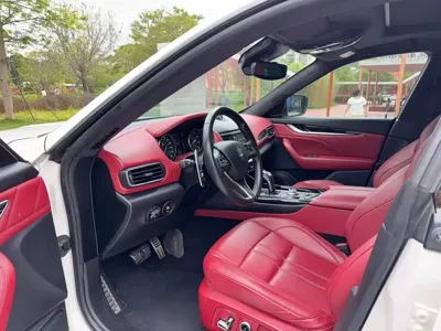 Maserati Levante 2022, 60000 км, за 248900 CNY