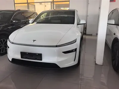 Tesla Model Y 2026, 100 км, за 247500 CNY