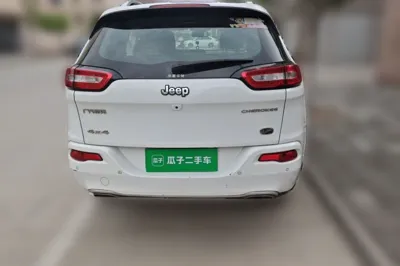 Jeep Cherokee 2017, 132000 км, за 53656.37 CNY