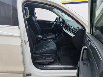 Volkswagen Tiguan L 2023, 23600 км, за 136200 CNY - фото 8