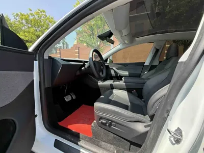 Tesla Model Y 2025, 37000 км, за 189800 CNY - фото 4