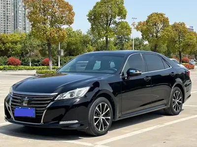 Toyota Crown · 2018 год