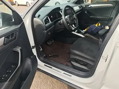 Volkswagen T-Roc 2023, 81800 км, за 89700 CNY - фото 15