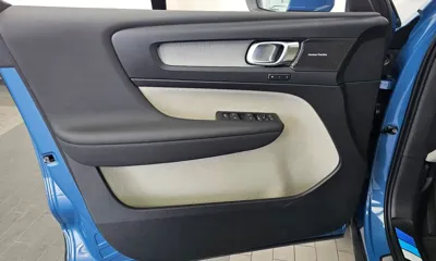 Volvo XC40 2025, 9106 км, за 40900000 KRW - фото 24