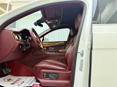 Bentley Bentayga 2021, 40000 км, за 1758000 CNY