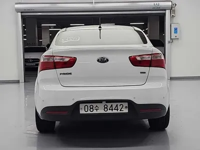 Kia Pride 2013, 130317 км, за 3500000 KRW