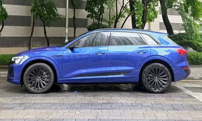 Audi Q8 e-tron 2024, 4444 км, за 125000000 KRW