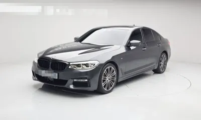 BMW 5-Series · 2017 год