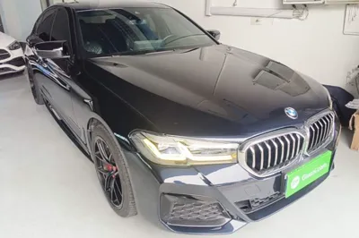 BMW 5 Series 2022, 68100 км, за 307484.17 CNY