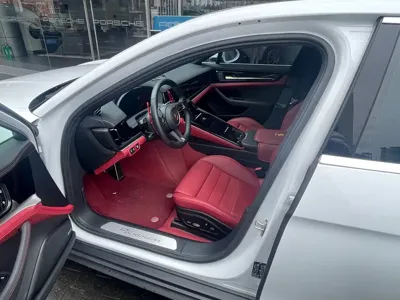 Porsche Panamera 2025, 7700 км, за 868000 CNY