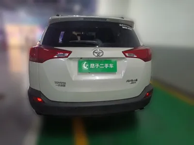 Toyota RAV4 2015, 97900 км, за 66490.76 CNY