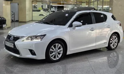 Lexus CT200h · 2017 год