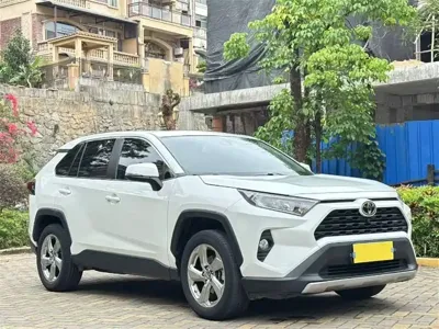 Toyota RAV4 2023, 32000 км, за 113800 CNY
