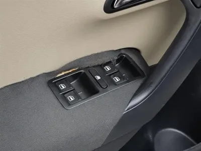 Volkswagen Polo 2013, 106900 км, за 20800 CNY - фото 9