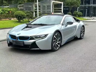 BMW i8 · 2018 год