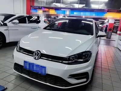 Volkswagen Golf · 2020 год