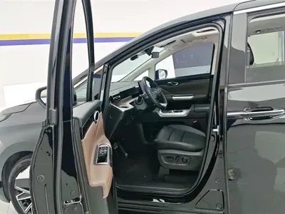GAC Motor Trumpchi E8 2025, 27900 км, за 139800 CNY - фото 9