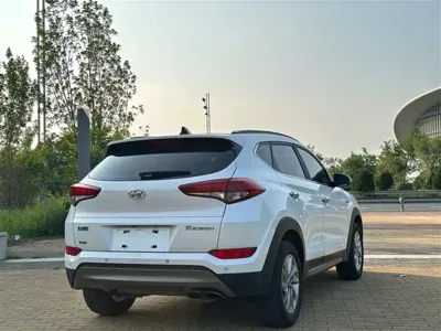 Hyundai Tucson 2016, 110000 км, за 34000 CNY