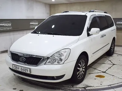Kia Canival · 2010 год