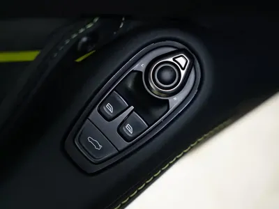 Aston Martin V8 Vantage 2024, 14100 км, за 1358000 CNY - фото 30