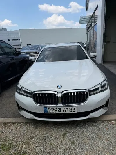 BMW 5-Series · 2022 год