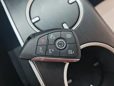 Buick GL8 Hybrid 2024, 41200 км, за 260600 CNY - фото 9