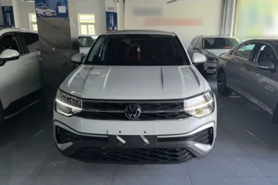 Volkswagen Tharu 2023, 9400 км, за 107919.32 CNY