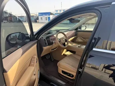 AITO 问界 AITO M8 2025, 38000 км, за 305600 CNY