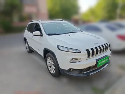 Jeep Cherokee 2016, 71400 км, за 41263.35 CNY - фото 5