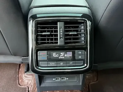 Volkswagen 帕萨特插电混动 2022, 56000 км, за 79800 CNY - фото 11