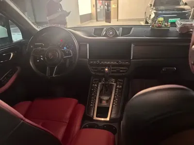 Porsche Macan 2021, 29600 км, за 242200 CNY